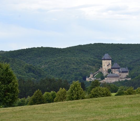 Romantika v Česku? Okolí Karlštejna vás spolehlivě učaruje